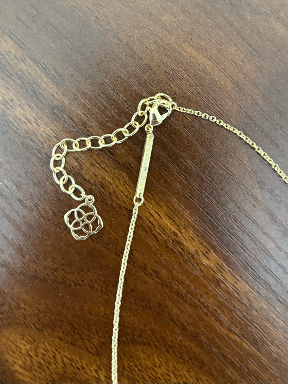 Kendra Scott Elisa Gold Pendant Necklace White/Pearl Gemstone. - Picture 4 of 4